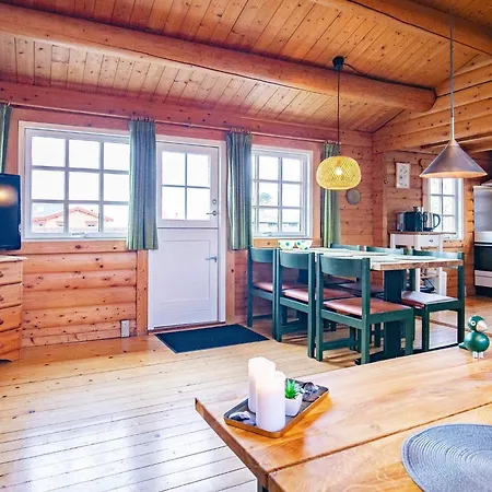 4 Person In * Assens